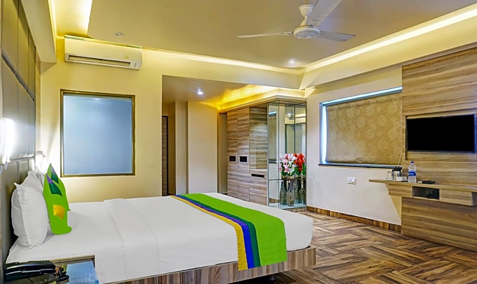 Treebo Trend Classic Grande, Camp