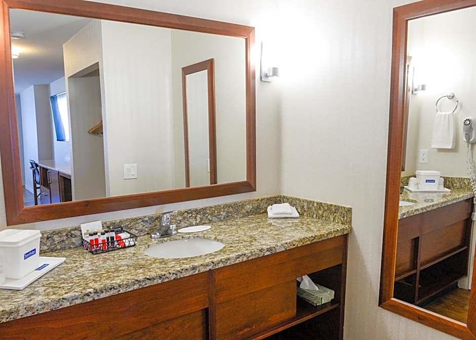 Travelodge by Wyndham Culver City