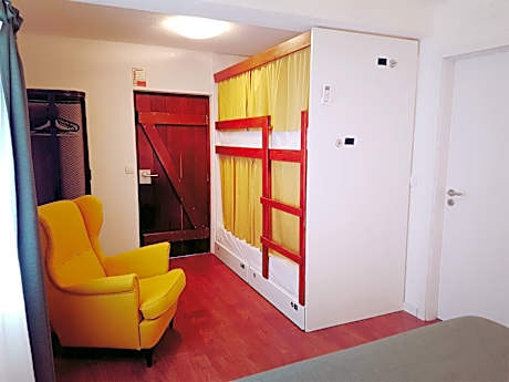 Quadruple Room with Private Bathroom