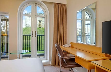  DOUBLE GUEST ROOM WITH BALCONY AND TOWER VIEW - MODERN DECOR WITH BALCONY TO THE TOWER VIEW - BATHROBES AND SLIPPERS -