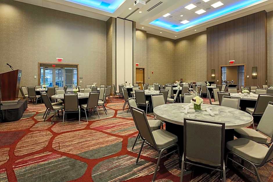 DoubleTree by Hilton Evansville