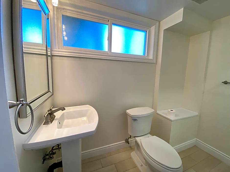 Entire Basement Apartment in Mississauga, Etobicoke