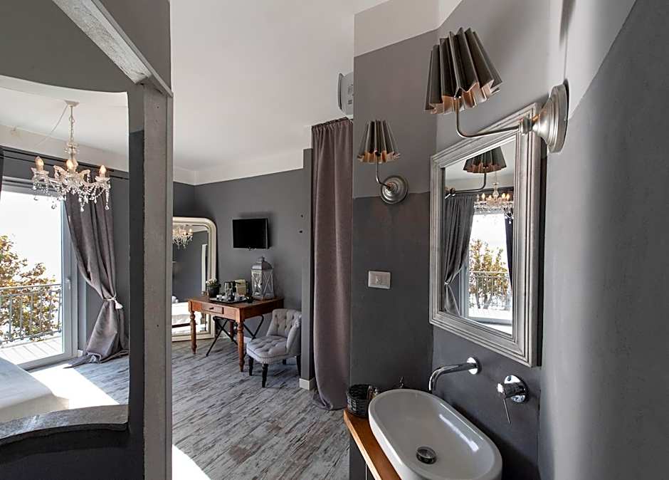 Photo 1 of 1 of Junior Suite, Lake View