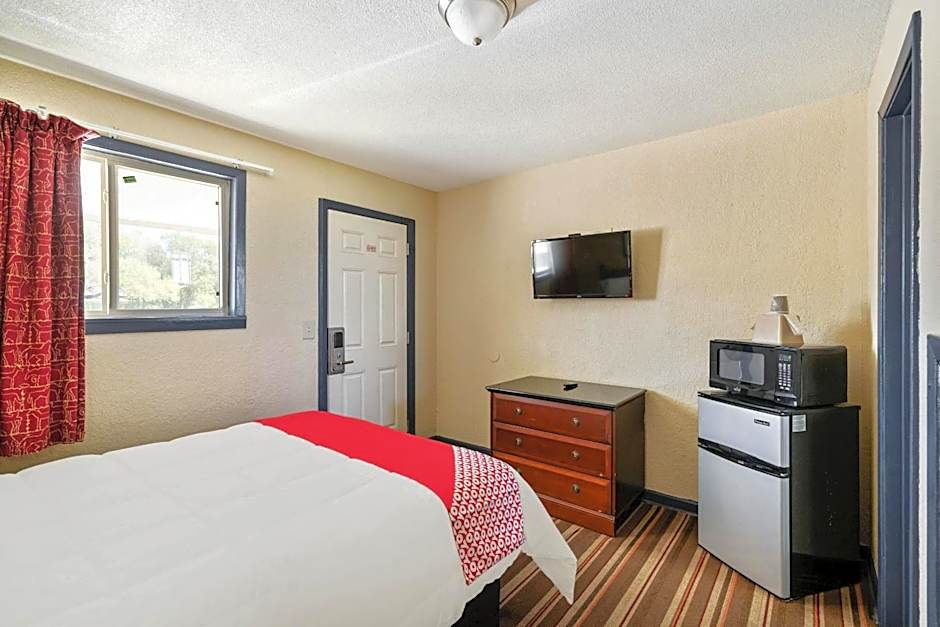 OYO Hotel Luling TX Downtown I-10/US-90