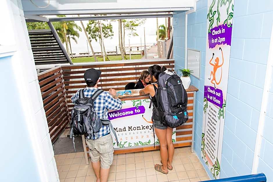 Mad Monkey Backpackers Waterfront