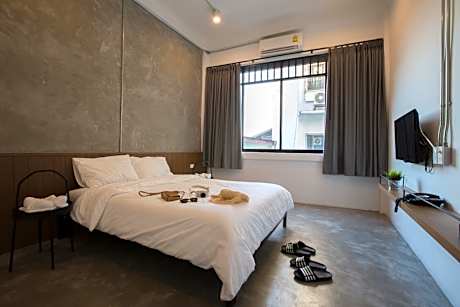 Standard Queen Room