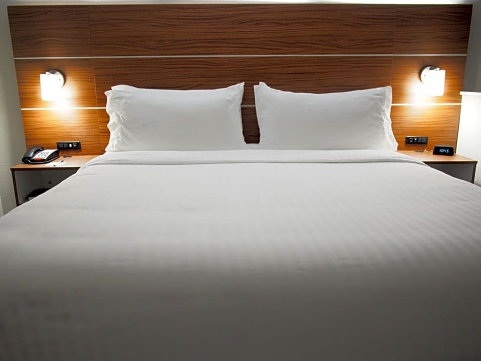 Holiday Inn Express & Suites Moore, an IHG Hotel