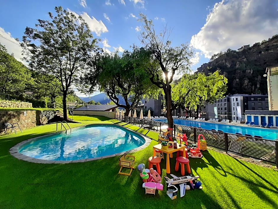 Hotel & Apartahotel SERHS Cosmos