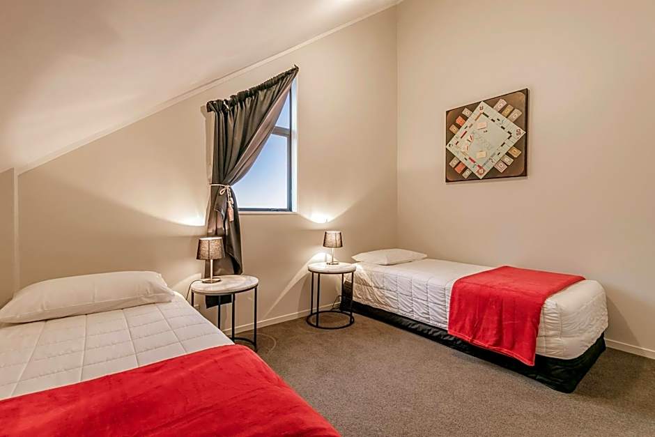 Le Chalet Suisse Motel Taupo