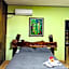 Hotel La Isla Inn