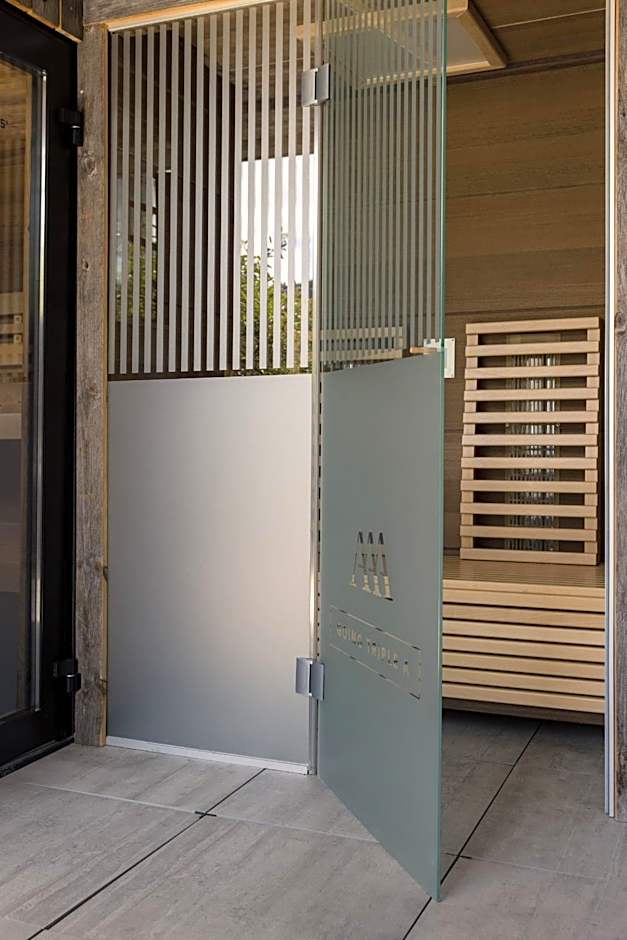 GOING TRIPLE A apartments EAST