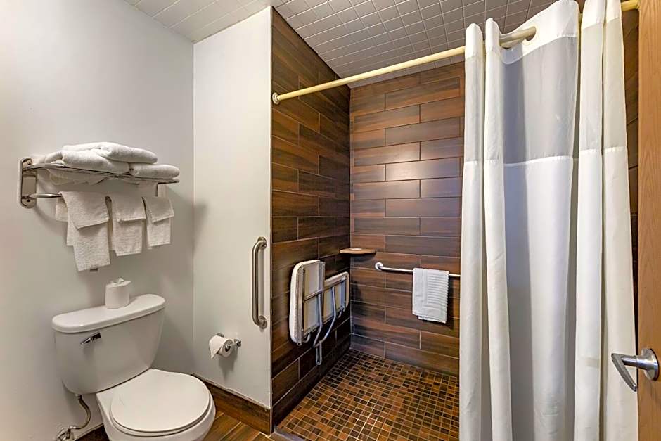 Quality Inn Austintown-Youngstown West