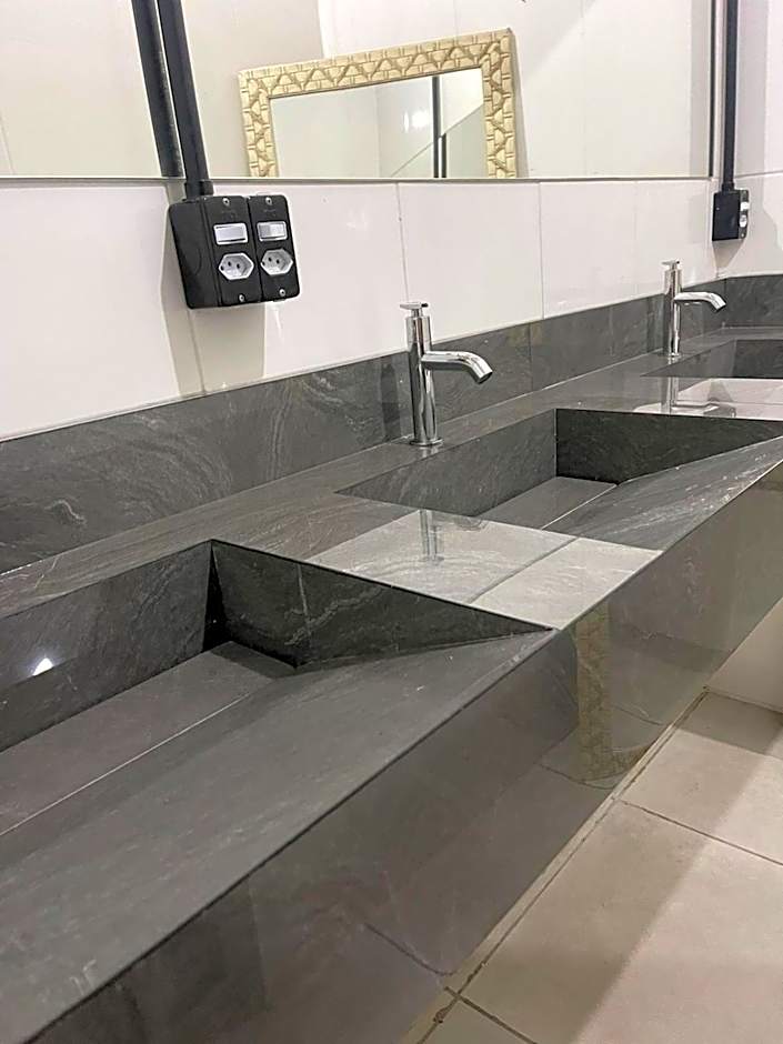 Esquina 8 Suítes Confort & Hostel