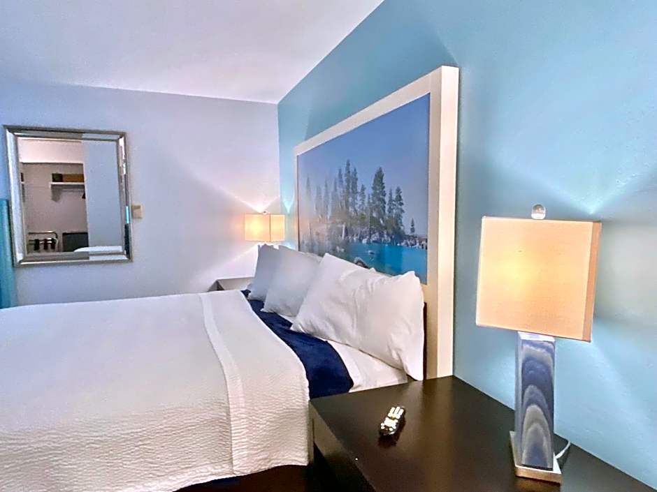 Bluebird Day Inn & Suites