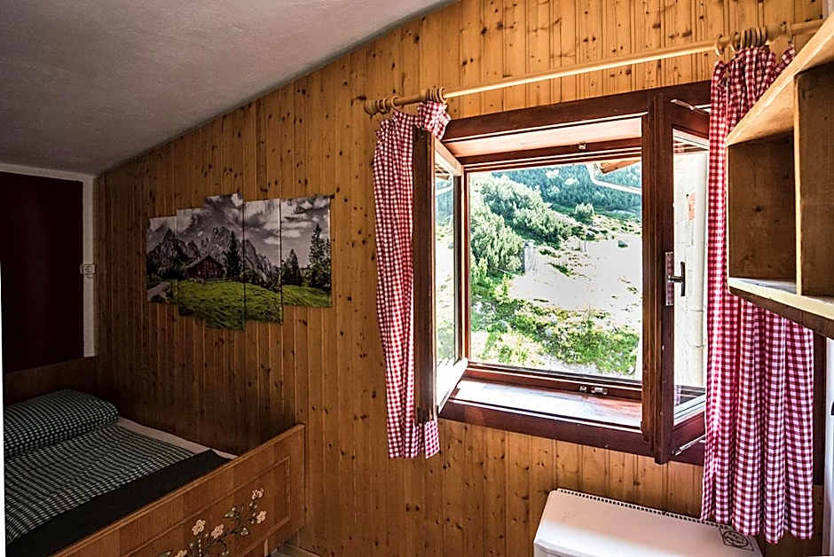 Gjaid-Alm 1739m am Dachstein-Only Accessible by Cable Car