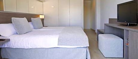 DOUBLE ROOM (1 AD + 1 CH)
