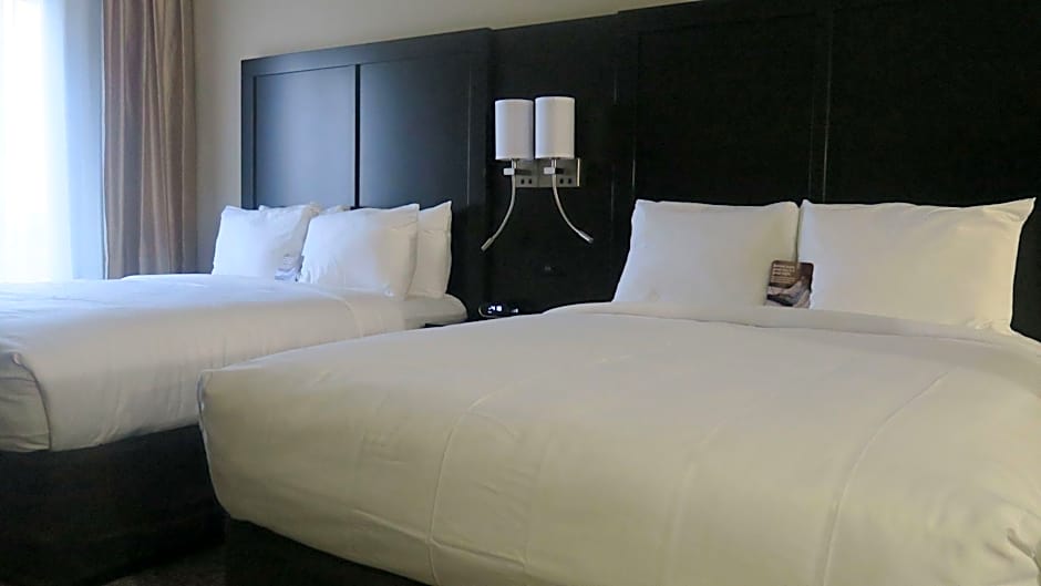 Comfort Inn & Suites Cedar Rapids CID Eastern Iowa Airport