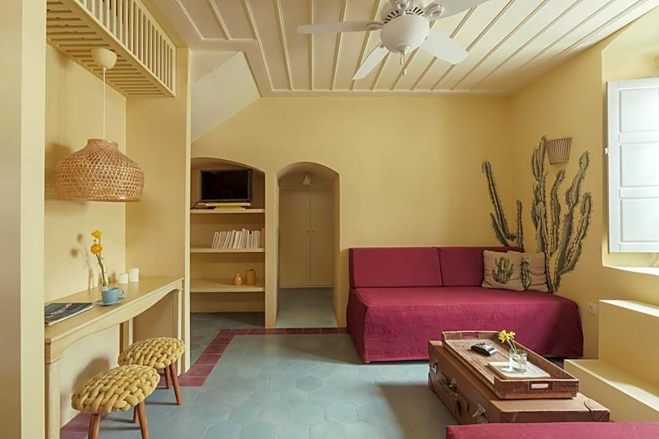 Cactus Hydra - Art Apartments