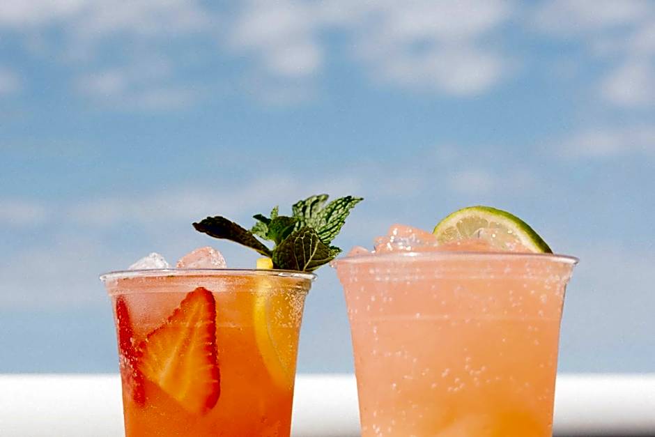 The Hiatus Clearwater Beach, Curio Collection by Hilton