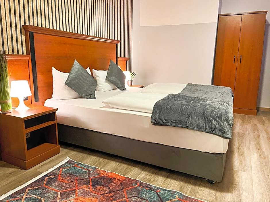 City Hotel West Frankfurt City Centre