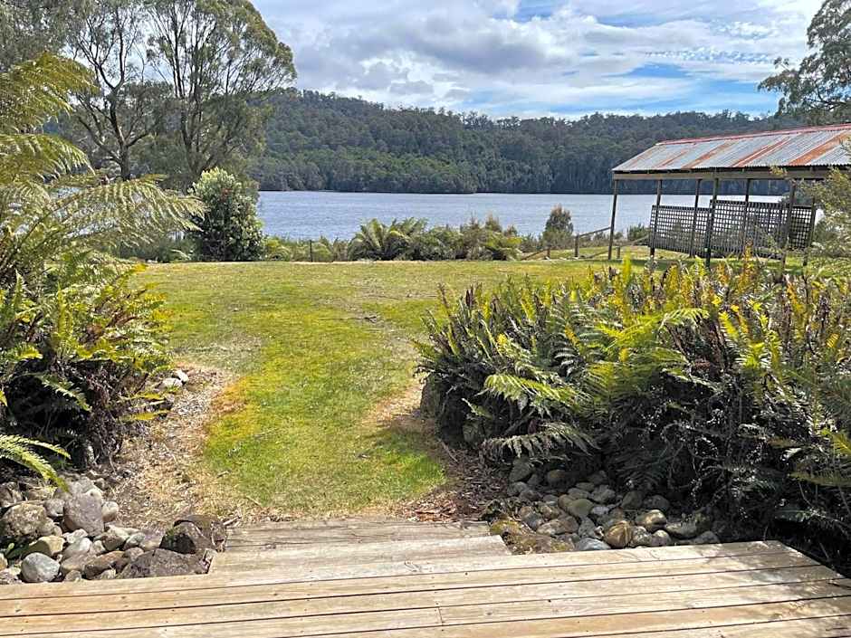 Tullah Lakeside Lodge