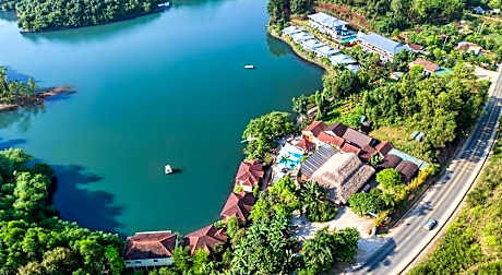 Phong Nha Lake House Resort