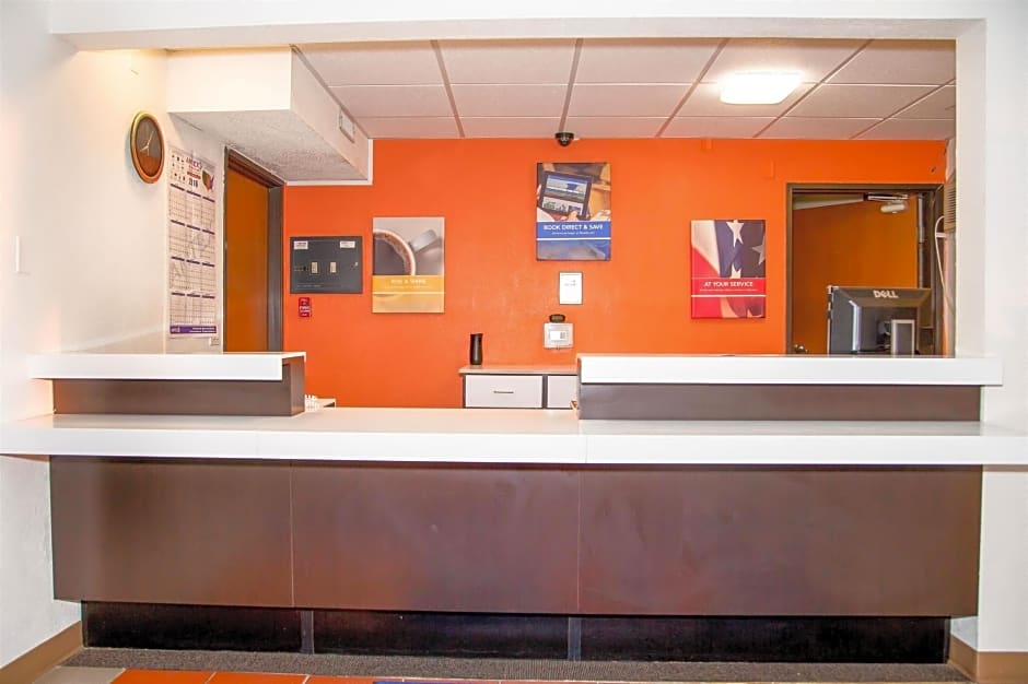 Motel 6 Omaha, NE