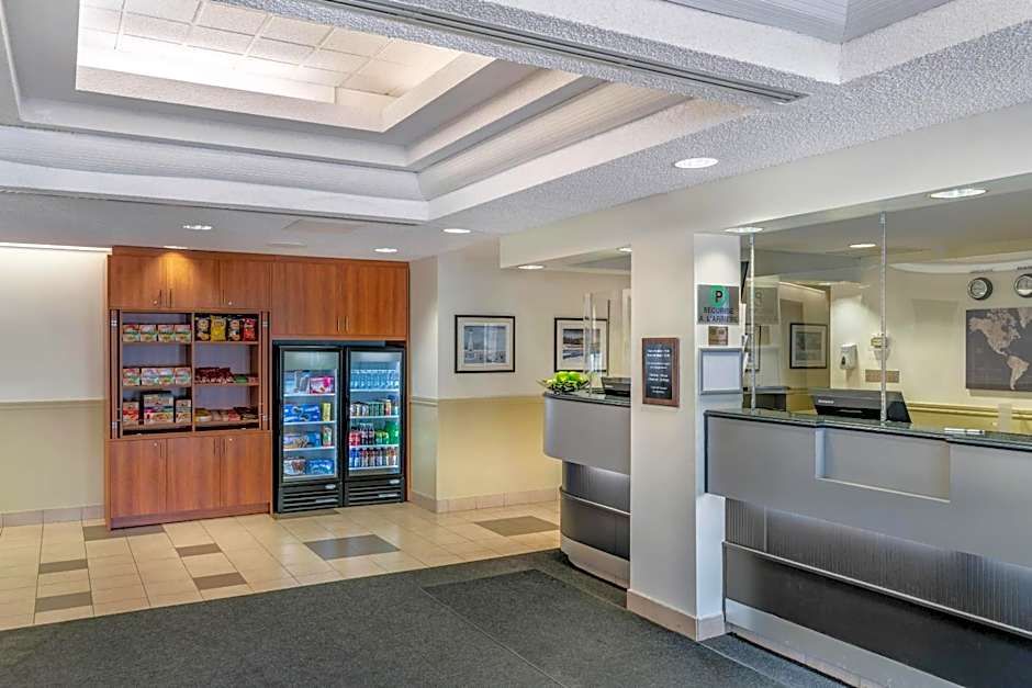 Quality Hotel Montreal East