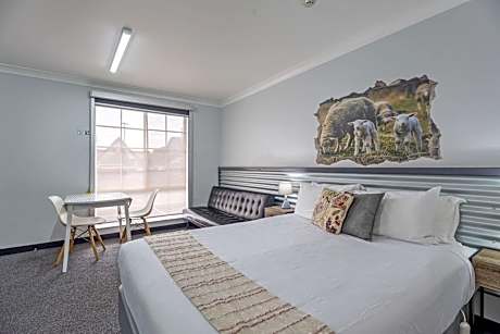 Quadruple Room - Non Smoking/Ground floor/Exterior Hall