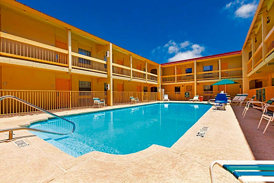 Baymont by Wyndham Lubbock - Downtown Civic Center