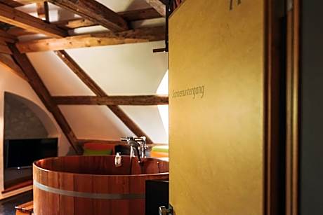 Deluxe Suite AMTSHOF with Lake View