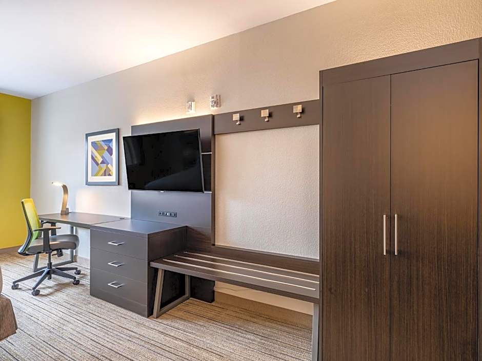 Holiday Inn Express Hotel & Suites Beaumont Northwest By IHG