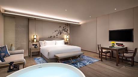 Garden King Room