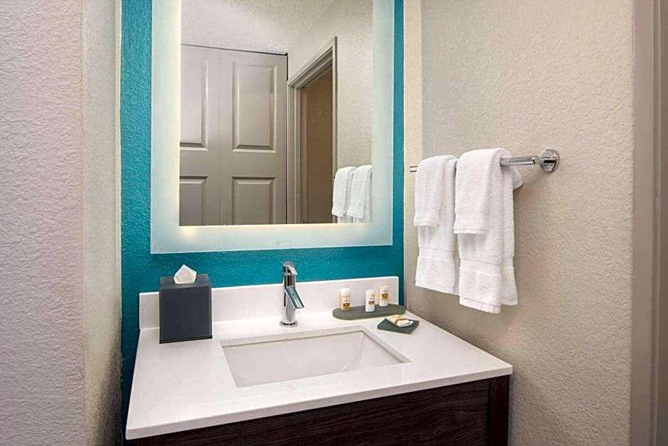 La Quinta Inn & Suites by Wyndham Atlanta Airport North