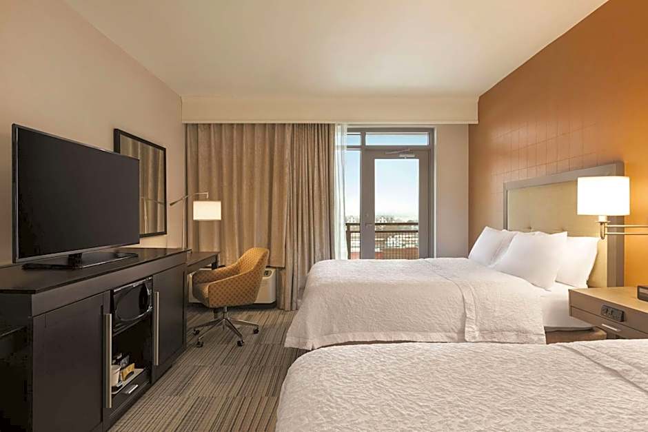 Hampton Inn By Hilton and Suites Roanoke-Downtown, VA