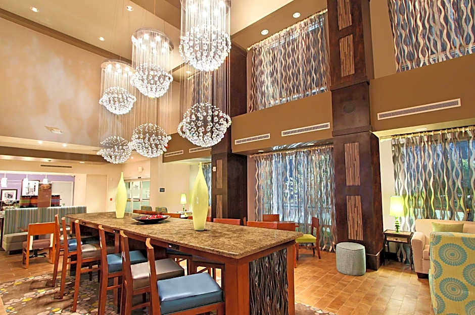 Hampton Inn By Hilton & Suites Winnie