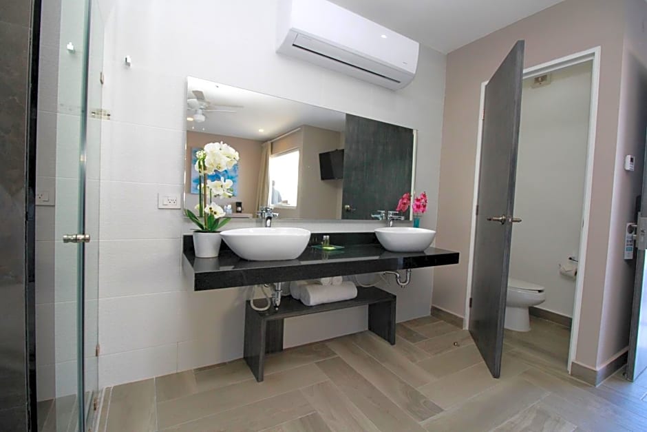 Illusion Xpress I Attraction Hotel Deluxe