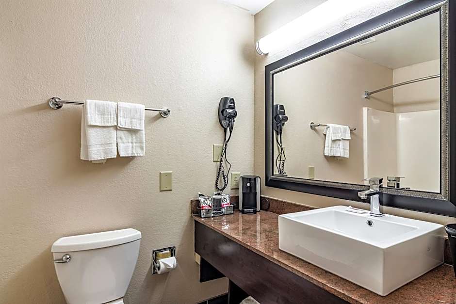 Red Roof PLUS+ & Suites Atlanta Airport South