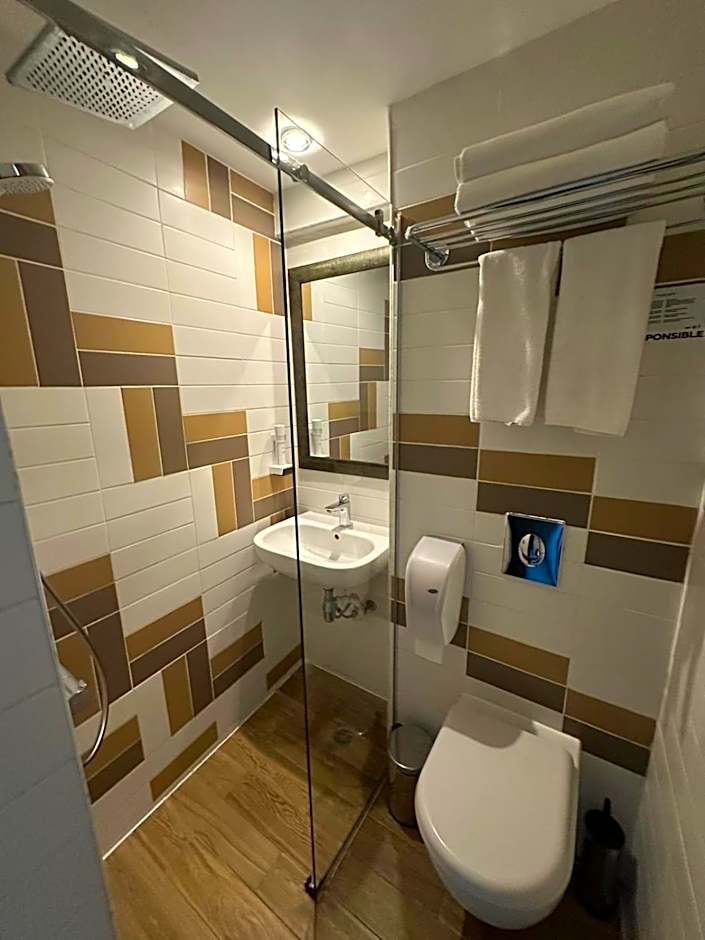 THE STAY Boutique Hotel Central Square - Free Compliments - Free Wi-Fi - TOP LOCATION - Nearby Paid Parking