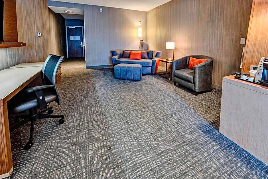 Courtyard by Marriott Westbury Long Island