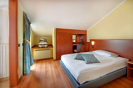 Queen Room with Balcony