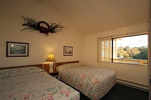 Monterey Fireside Lodge