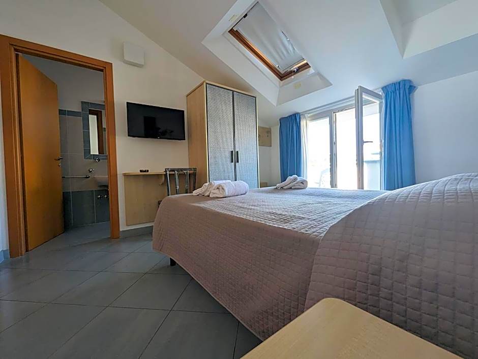 Classic 1 Double Bed or 2 Beds, Sea View — 15 fotoğraftan 1. fotoğraf