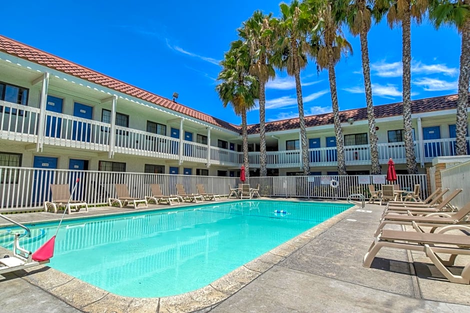 Motel 6-Pomona, CA - Los Angeles