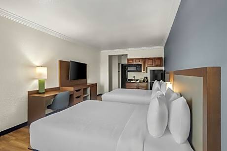 Queen Room with Two Queen Beds and Kitchenette