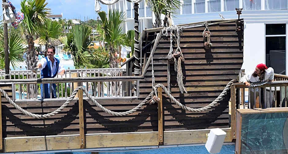 Days Inn by Wyndham Panama City Beach/Beachfront Resort