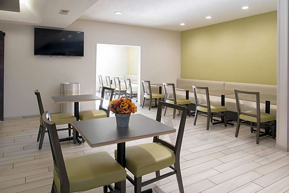 Holiday Inn Express Hotel & Suites Burlington By IHG