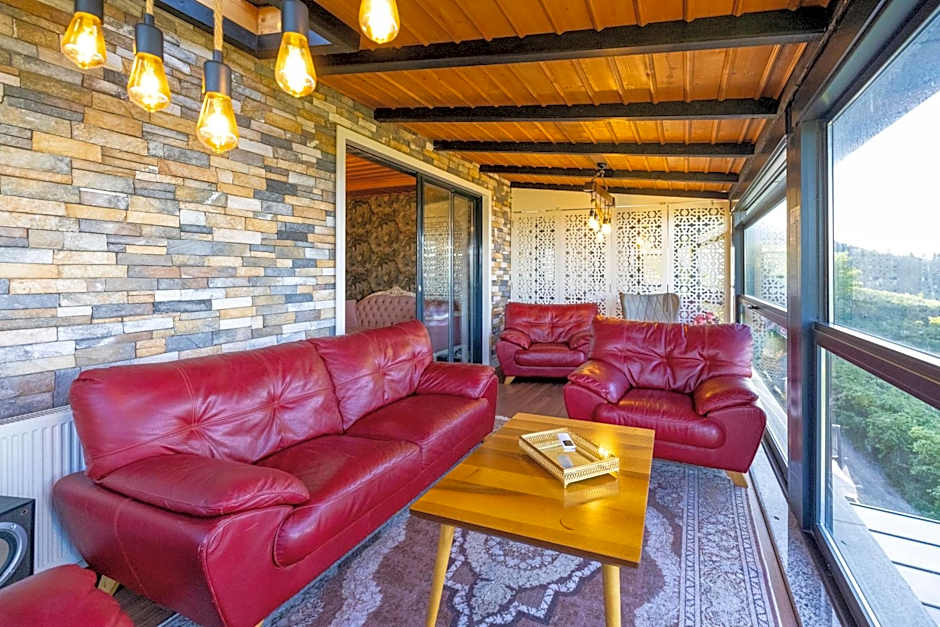 Poison Garden Suite & SPA