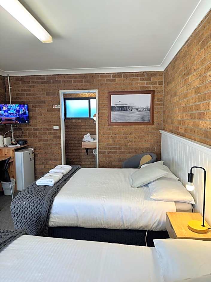 Deepwater Hotel