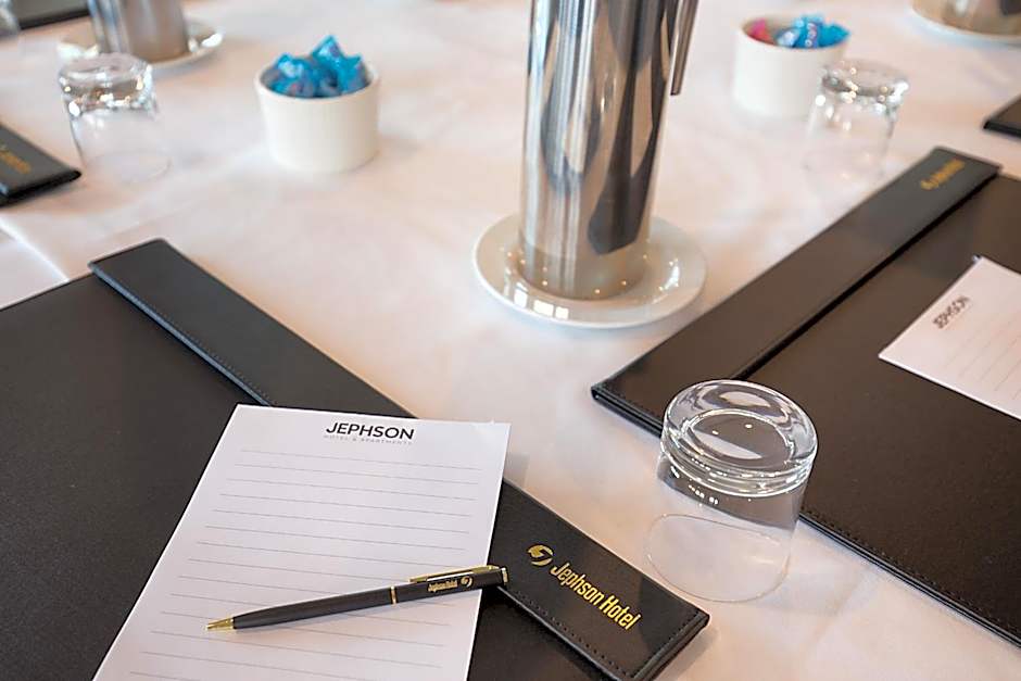 Jephson Hotel & Apartments